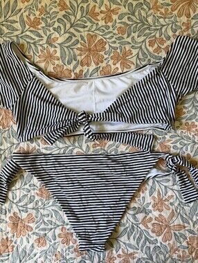 Cabana del Sol black and white striped bikini M